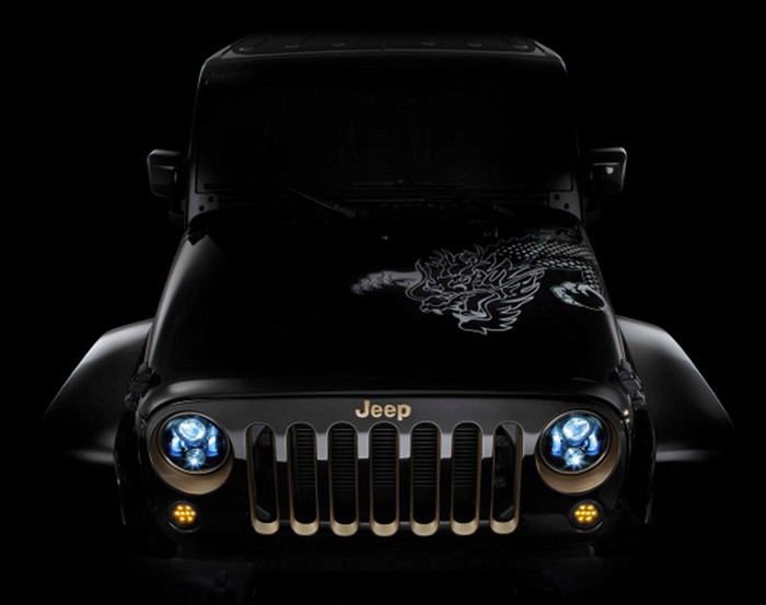 Thực chất đây là chiếc Rubicon Unlimited được Jeep sơn đen toàn bộ.